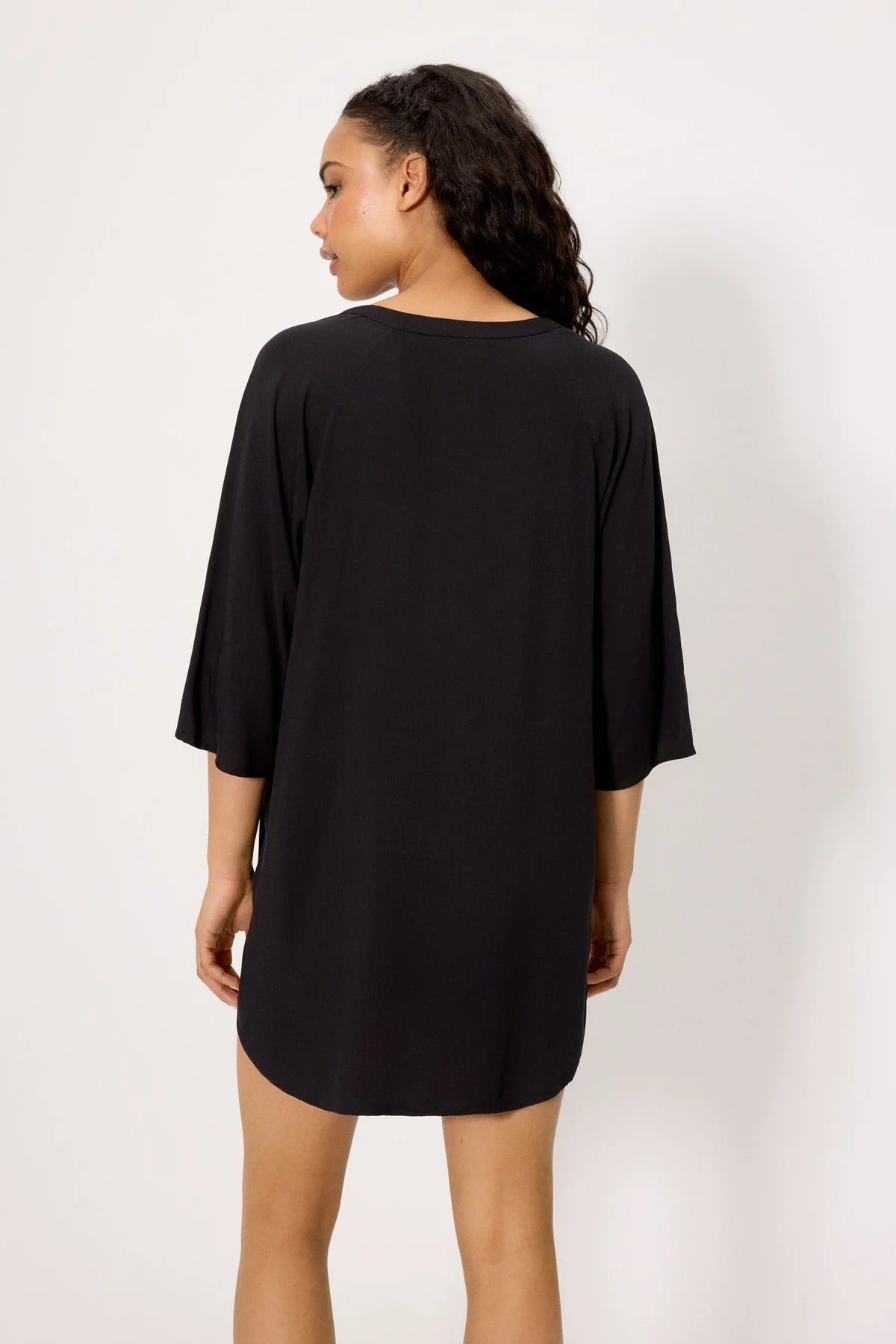 Camicia lunga nera a mezza manica