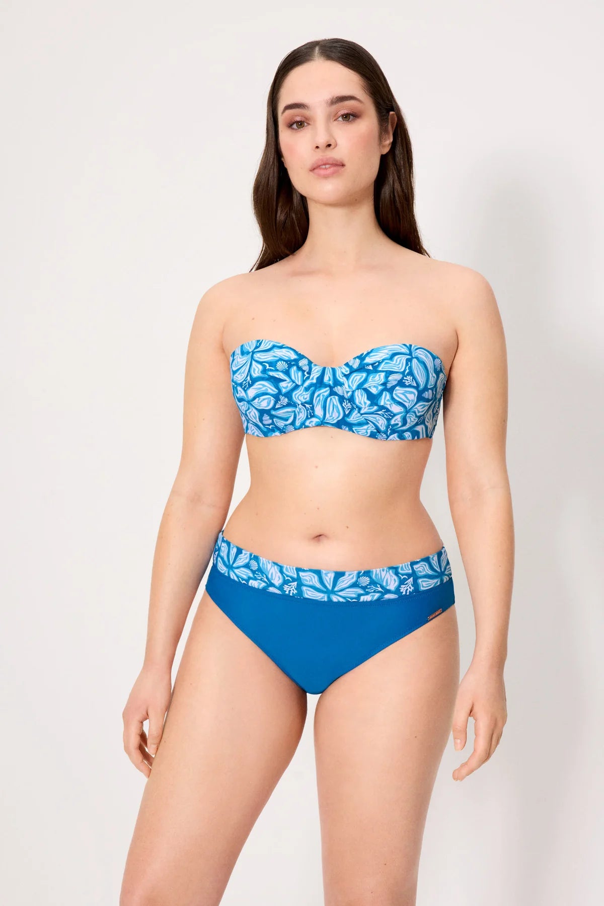Bikini a fascia con stampa floreale blu