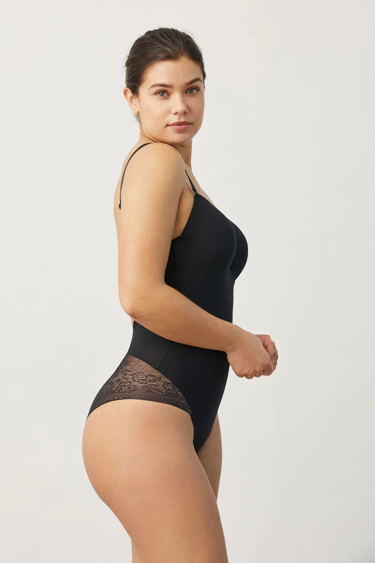 Body nero con ferretto e schiena scoperta
